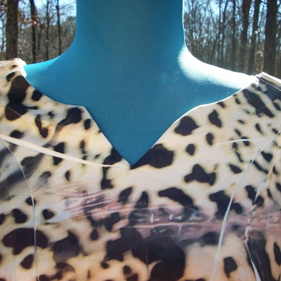 XOXO Top Out of the Woods - NWT Size Med - Picture 2 of 4